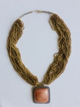 beads chain necklace with precious stone 